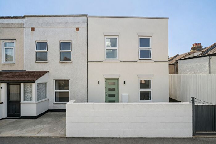3 Bedroom End Of Terrace House For Sale In Denmark Road, London, SE25
