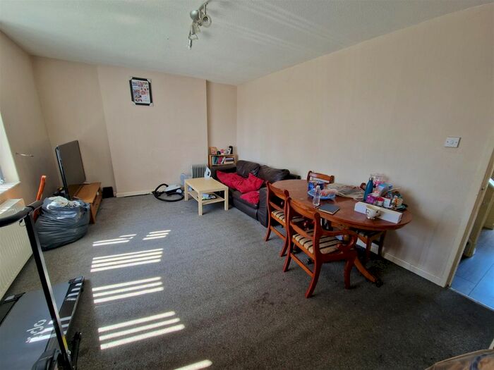 3 Bedroom Maisonette To Rent In Button Lane, Northen Moor, Manchester, M23