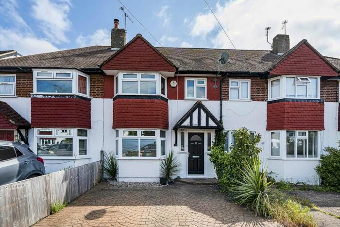 3 Bedroom Terraced House For Sale In Sunbury-On-Thames, Surrey, TW16