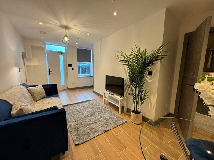 1 Bedroom Flat To Rent In Avenir Court, Woodside Park, London, N12