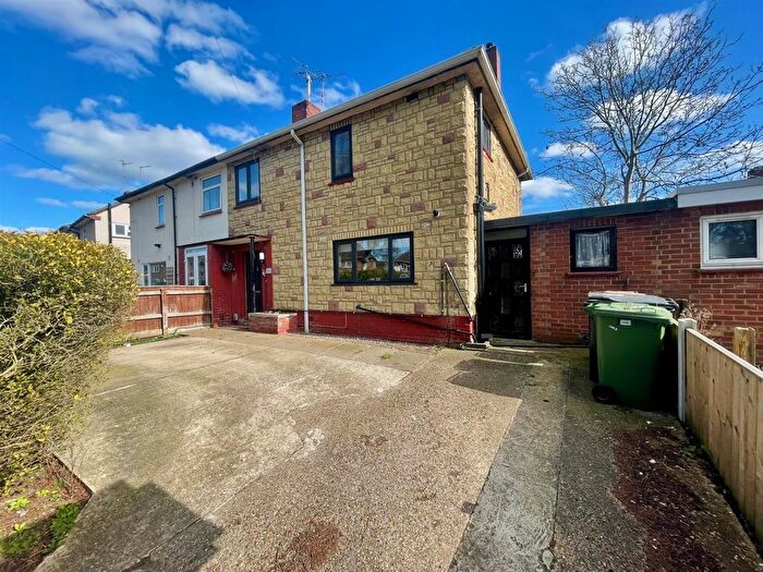 3 Bedroom Semi-Detached House For Sale In Western Avenue, Peterborough, PE1