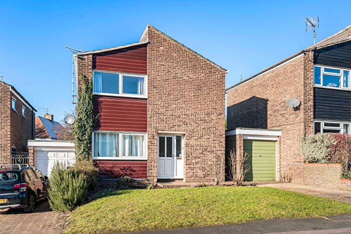 3 Bedroom Detached House For Sale In Cubitts Close, Welwyn, Hertfordshire, AL6