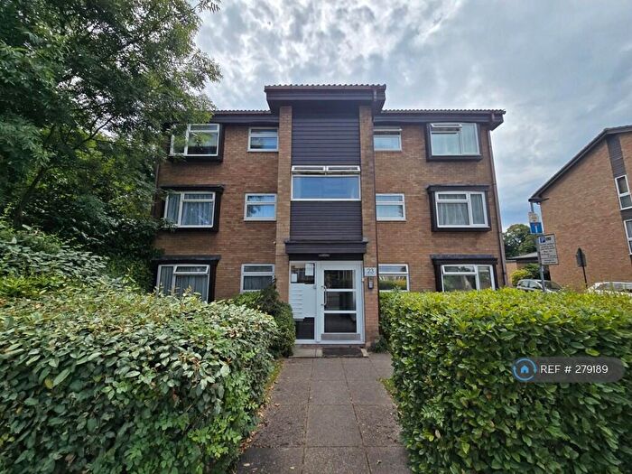 2 Bedroom Flat To Rent In Aldersbrook Road, London, E12