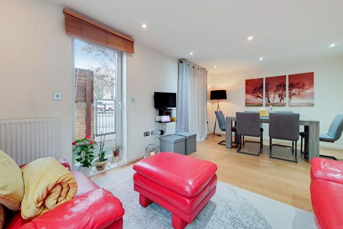 2 Bedroom Flat For Sale In Walton Road, Manor Park, London, E12