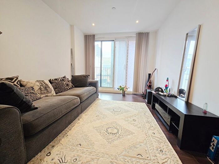 1 Bedroom Flat To Rent In Wellstones, Watford, WD17