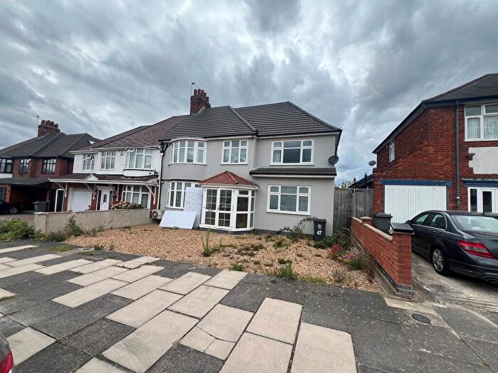 8 Bedroom Semi-Detached House For Sale In Highway Road, Leicester, LE5