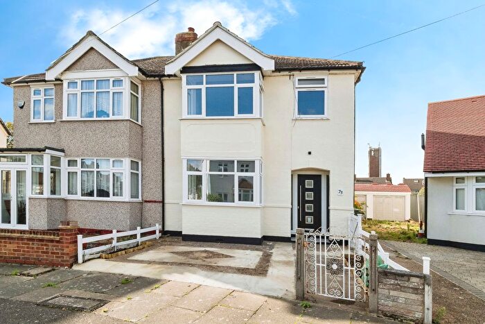 3 Bedroom Detached House For Sale In Link Way, Hornchurch, RM11