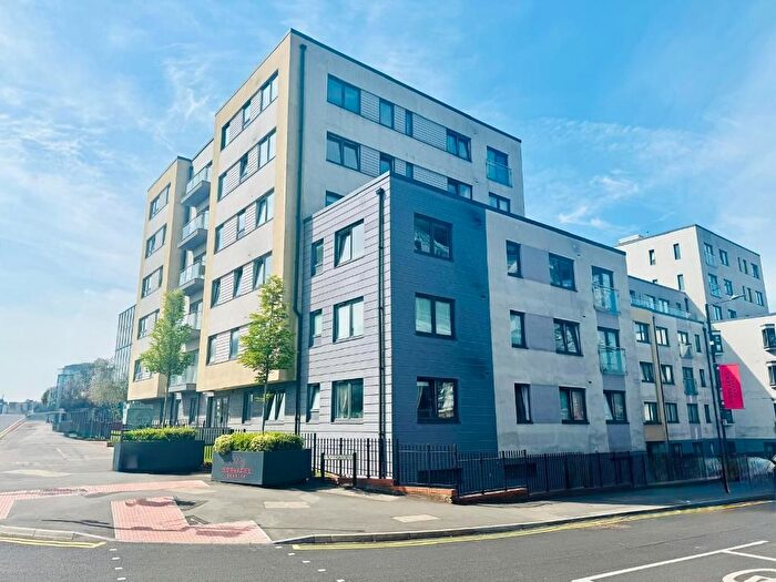 1 Bedroom Flat To Rent In Stoke Road, Slough, SL2