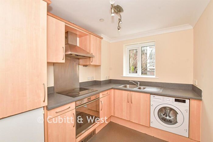 2 Bedroom Apartment For Sale In Vectis Way, Cosham, Portsmouth, Hampshire, PO6