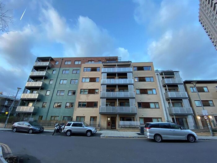 2 Bedroom Apartment To Rent In Trevithick Way, London, E3
