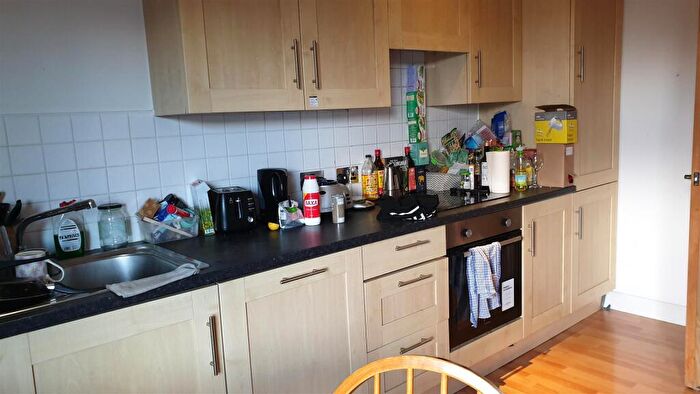 3 Bedroom Flat To Rent In Holborn Central, Woodhouse, Leeds, LS6