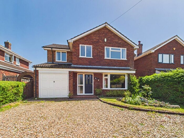 4 Bedroom Detached House For Sale In Moreton Road, Buckingham, Buckinghamshire, MK18