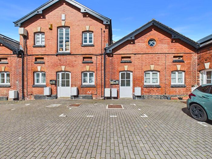 1 Bedroom Apartment To Rent In Chelsea Court, Gloucester, GL1