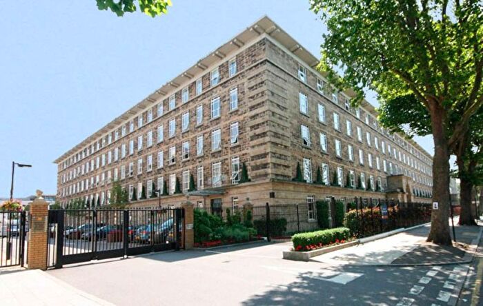 3 Bedroom Flat To Rent In Bromyard Avenue, Acton, W3