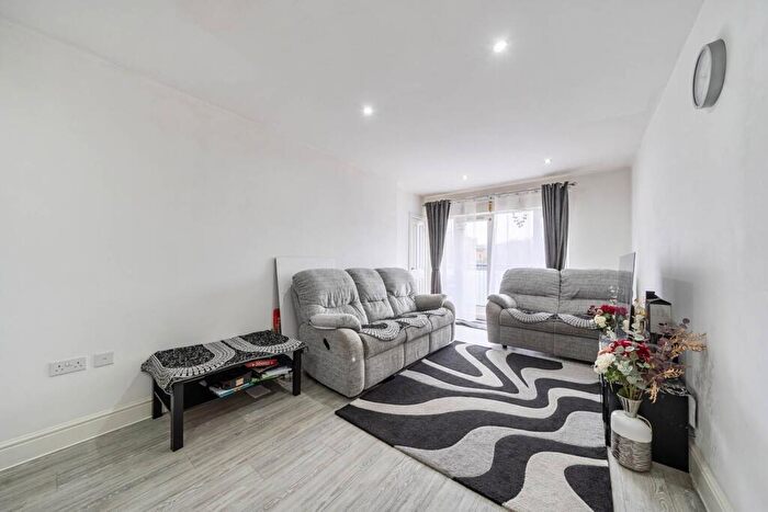 2 Bedroom Flat To Rent In Maven Court, Harrow On The Hill, Harrow, HA1