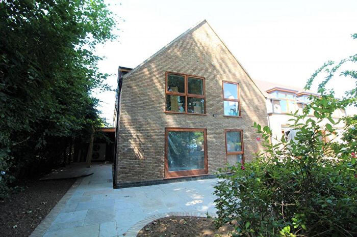 1 Bedroom Apartment To Rent In Highworth Avenue, Cambridge, CB4