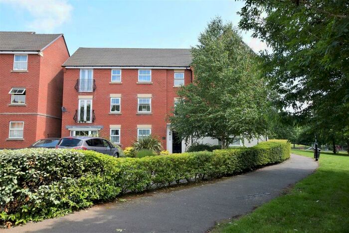 2 Bedroom Apartment To Rent In Linnet Court, Uppingham, LE15