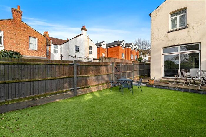 1 Bedroom Flat For Sale In Park Road, South Norwood, SE25