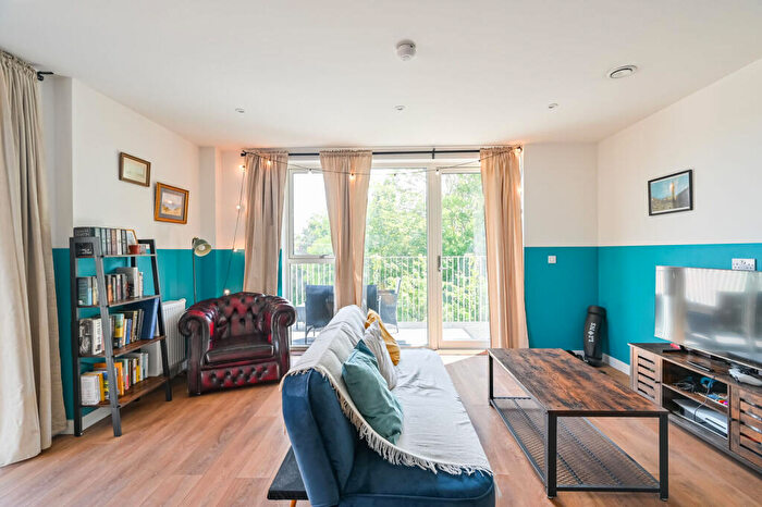 1 Bedroom Flat For Sale In Mahindra Way, Beckton, London, E6