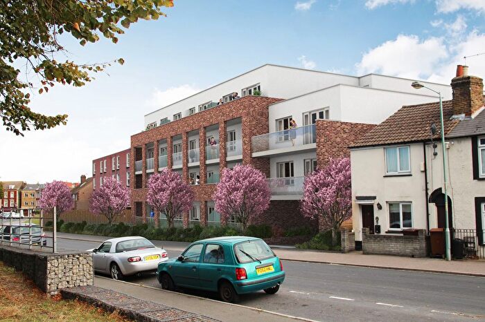 1 Bedroom Flat To Rent In Marlborough Road, Park View, ME7