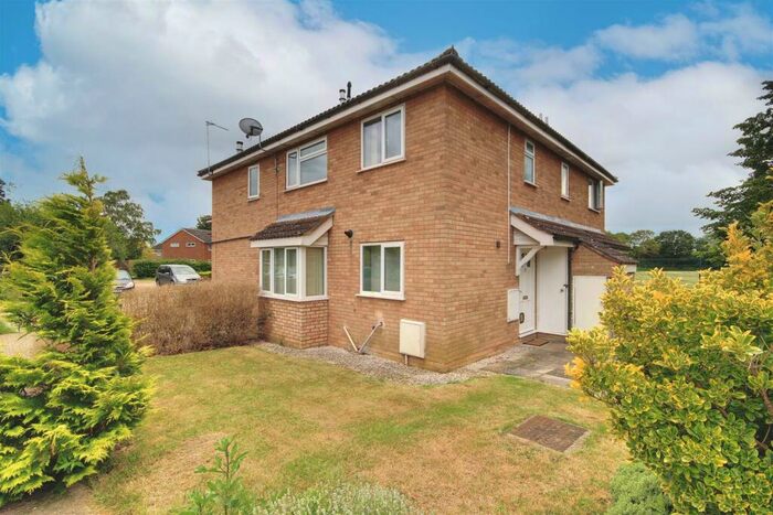 2 Bedroom Cluster House To Rent In Orwell Close, St. Ives, PE27