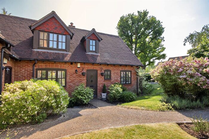 3 Bedroom Semi-Detached House For Sale In Hildenbrook Farm, Hildenborough - Chain Free, TN11