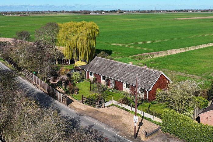 3 Bedroom Detached Bungalow For Sale In South-Eau Bank, Throckenholt, PE12