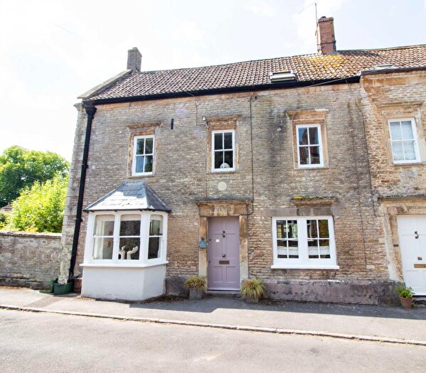 4 Bedroom Semi-Detached House For Sale In Beckington, BA11