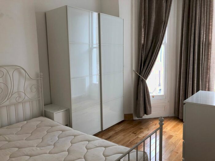 2 Bedroom Flat To Rent In Longridge Road, Earls Court, London, SW5