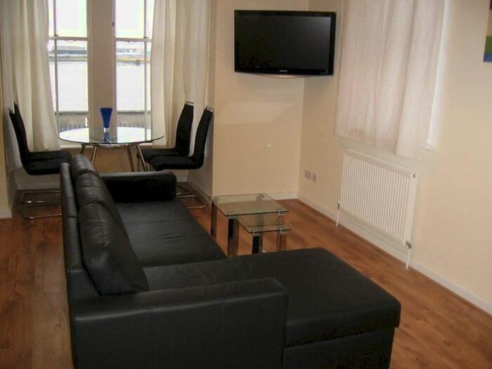 1 Bedroom Flat To Rent In Lansdowne Square, Northfleet, Gravesend DA11