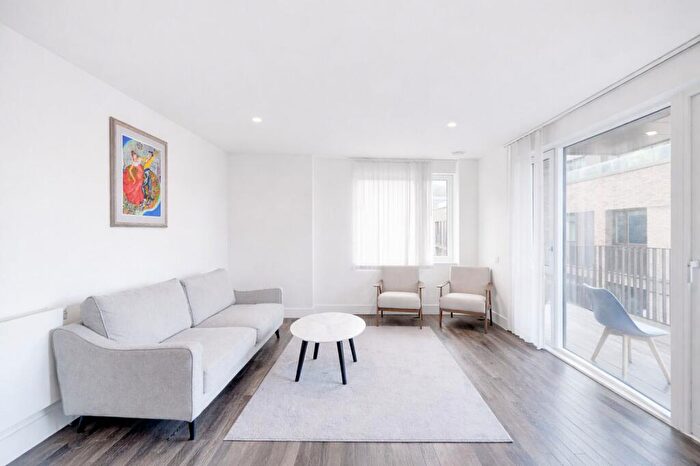 2 Bedroom Apartment For Sale In Moulding Lane, London, SE14
