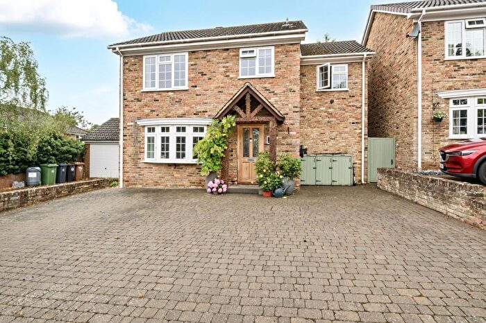 4 Bedroom Detached House For Sale In Lightwater, Surrey, GU18