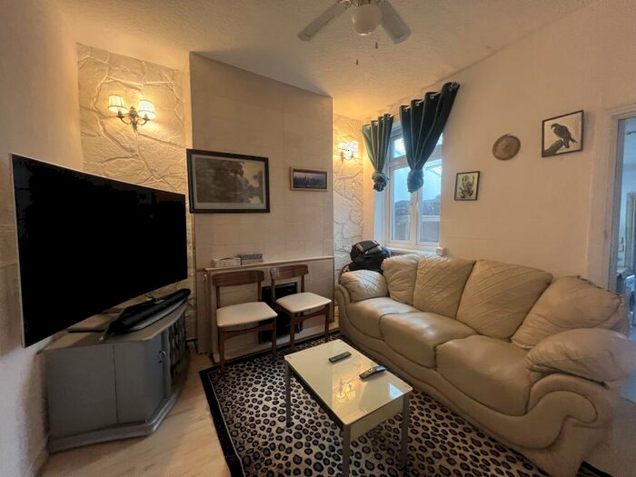 1 Bedroom Apartment To Rent In Railway Street, Cardiff, CF24