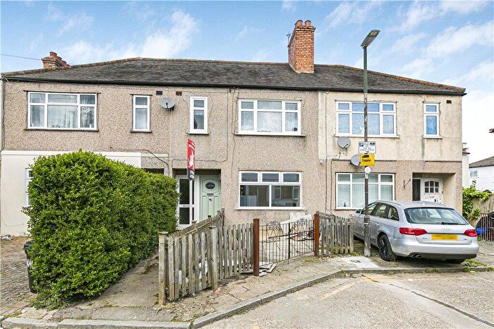 2 Bedroom Maisonette To Rent In Walnut Tree Avenue, Mitcham, CR4