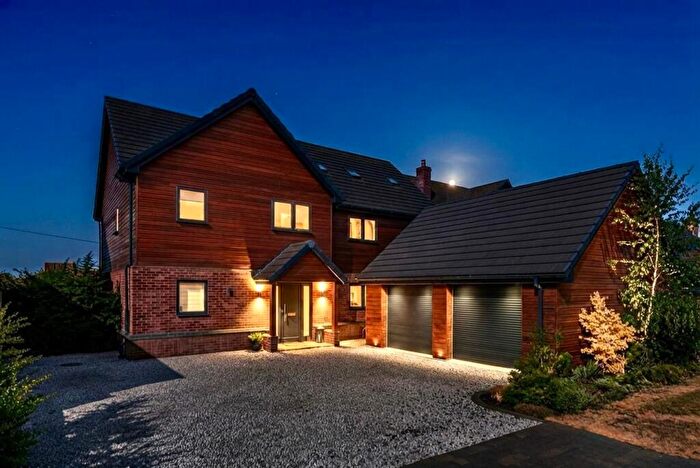 5 Bedroom Detached House For Sale In Wooding Close, Houghton Conquest, MK45