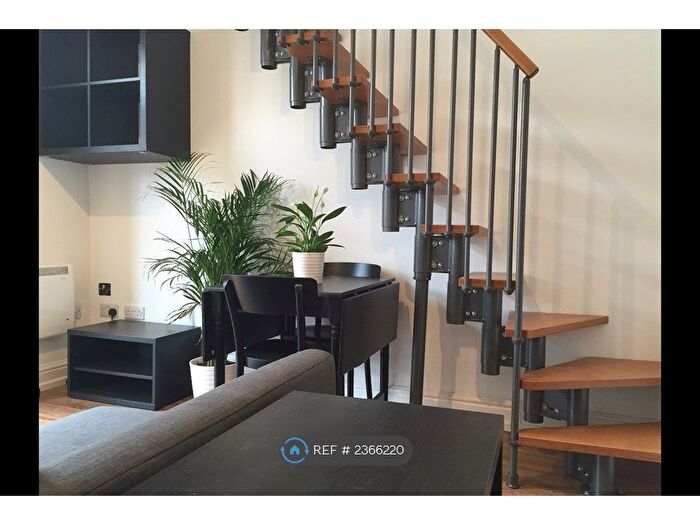 1 Bedroom Flat To Rent In Barlow Moor Road, Manchester, M21