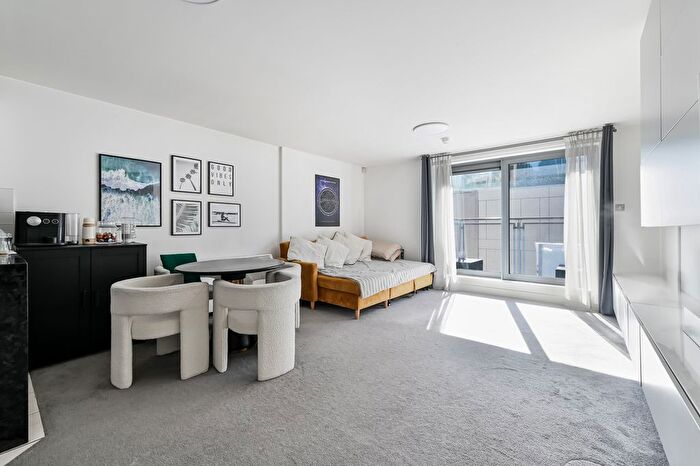 1 Bedroom Flat To Rent In Hardwicks Square, SW18