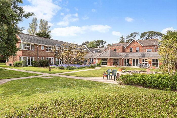 1 Bedroom Bungalow For Sale In Fontwell Avenue, Eastergate, PO20