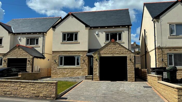 5 Bedroom Detached House To Rent In Westfield Lane, Moorview Villas, Wrose, BD18
