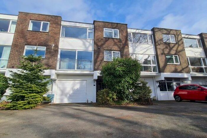 3 Bedroom Town House To Rent In Embankment Road, Ryde, PO33