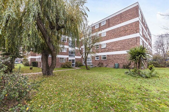 2 Bedroom Flat To Rent In Langham Gardens, West Ealing, W13