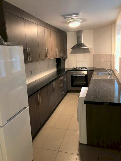 2 Bedroom Flat To Rent In Park Avenue, London, NW2