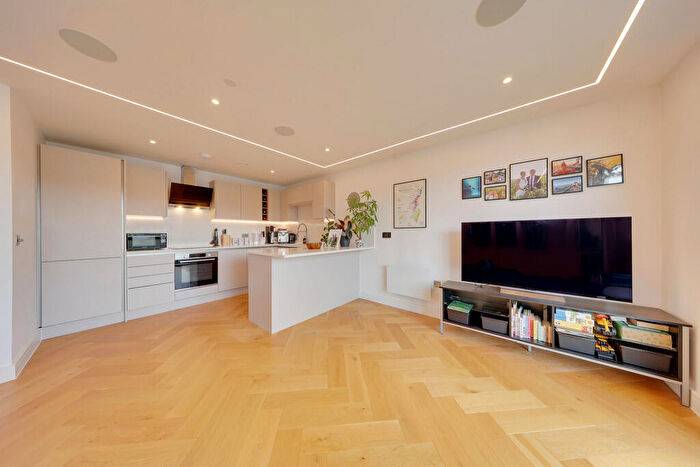 2 Bedroom Flat For Sale In Knoll Rise, Orpington, BR6