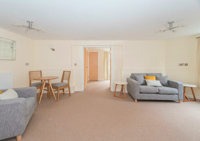 1 Bedroom Apartment To Rent In Western Road, Grandpont, OX1