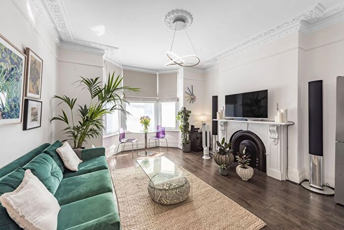 2 Bedroom Flat To Rent In Denning Road, Hampstead, London, NW3