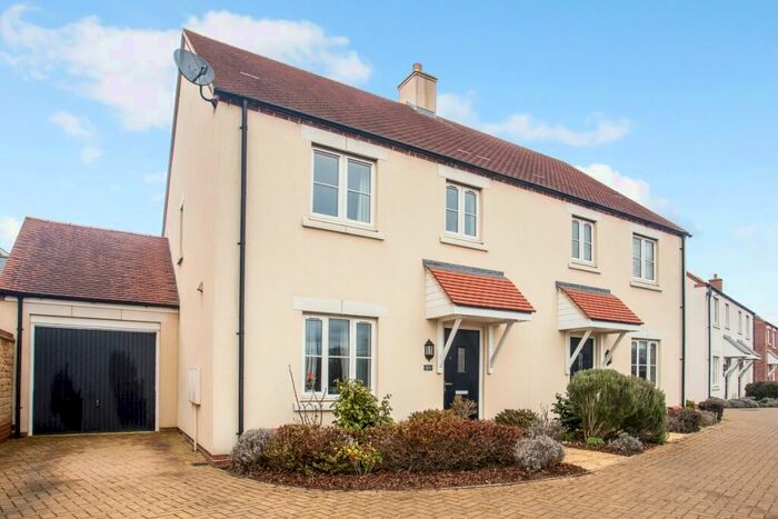 3 Bedroom Semi-Detached House To Rent In Haydock Road Bicester, OX26