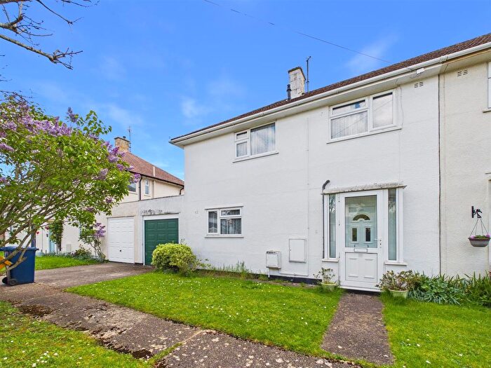 3 Bedroom Property For Sale In Gray Close, Innsworth, Gloucester, GL3