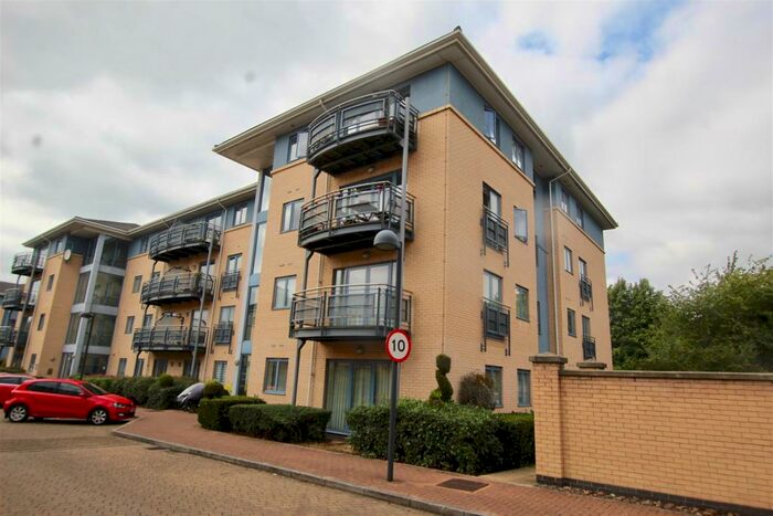 2 Bedroom Apartment To Rent In Admiral House Castle Quay Close, NG7