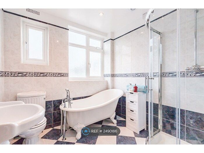 4 Bedroom End Of Terrace House To Rent In Merton Hall Gardens, London, SW20