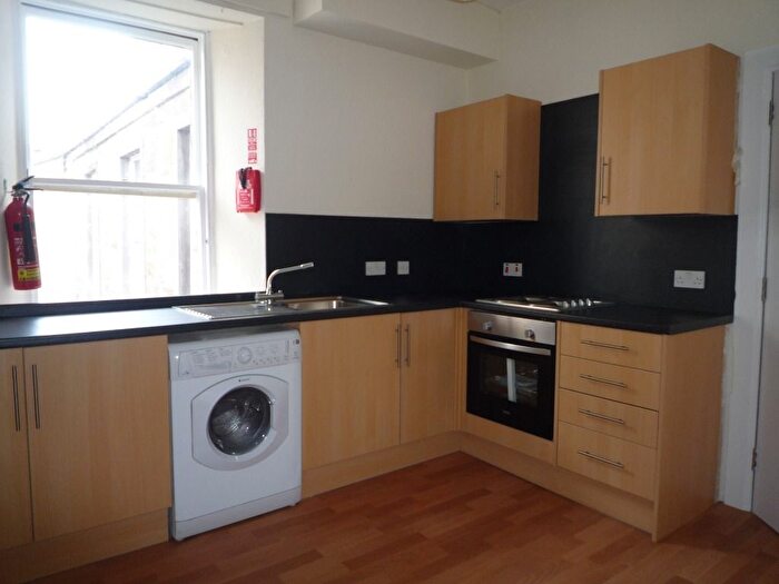 3 Bedroom Flat To Rent In Nethergate, City Centre, Dundee, DD1